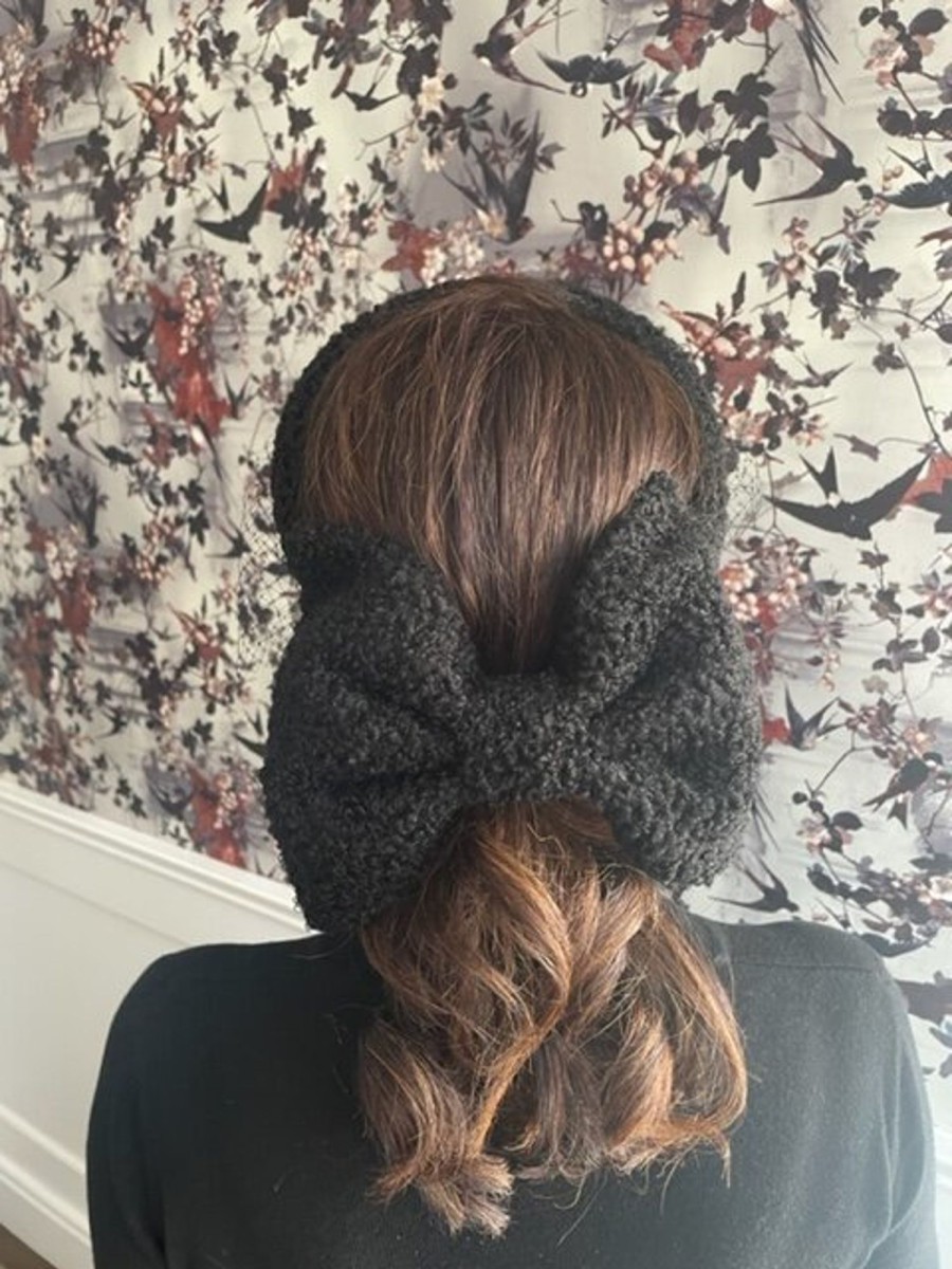 Headpiece Rental | The Stables Birr No.45 - Black Boucle Bow Band